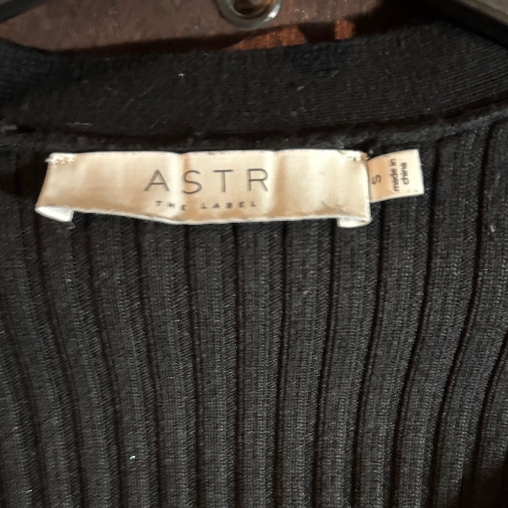 Astr Black Ribbed Knit Cold Shoulder Bodysuit - Picture 2 of 3